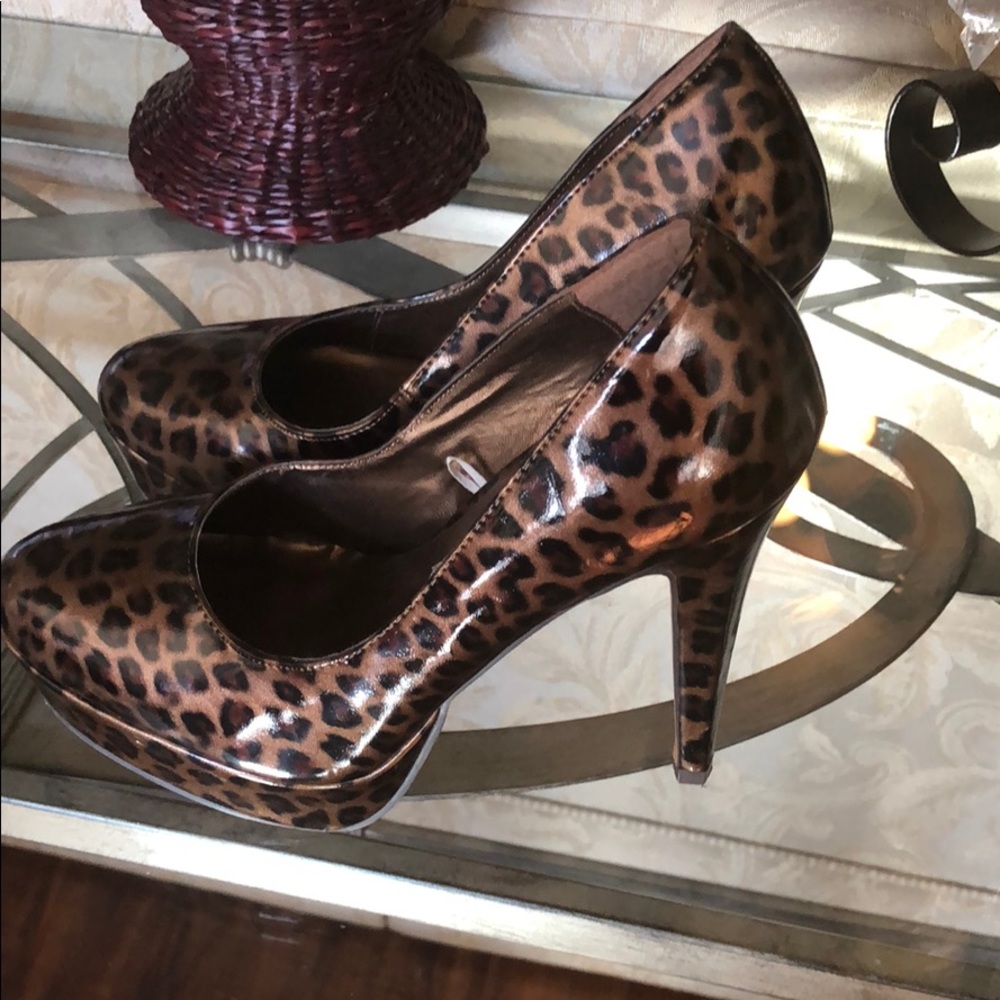 Shoes - Picture 3 of 6